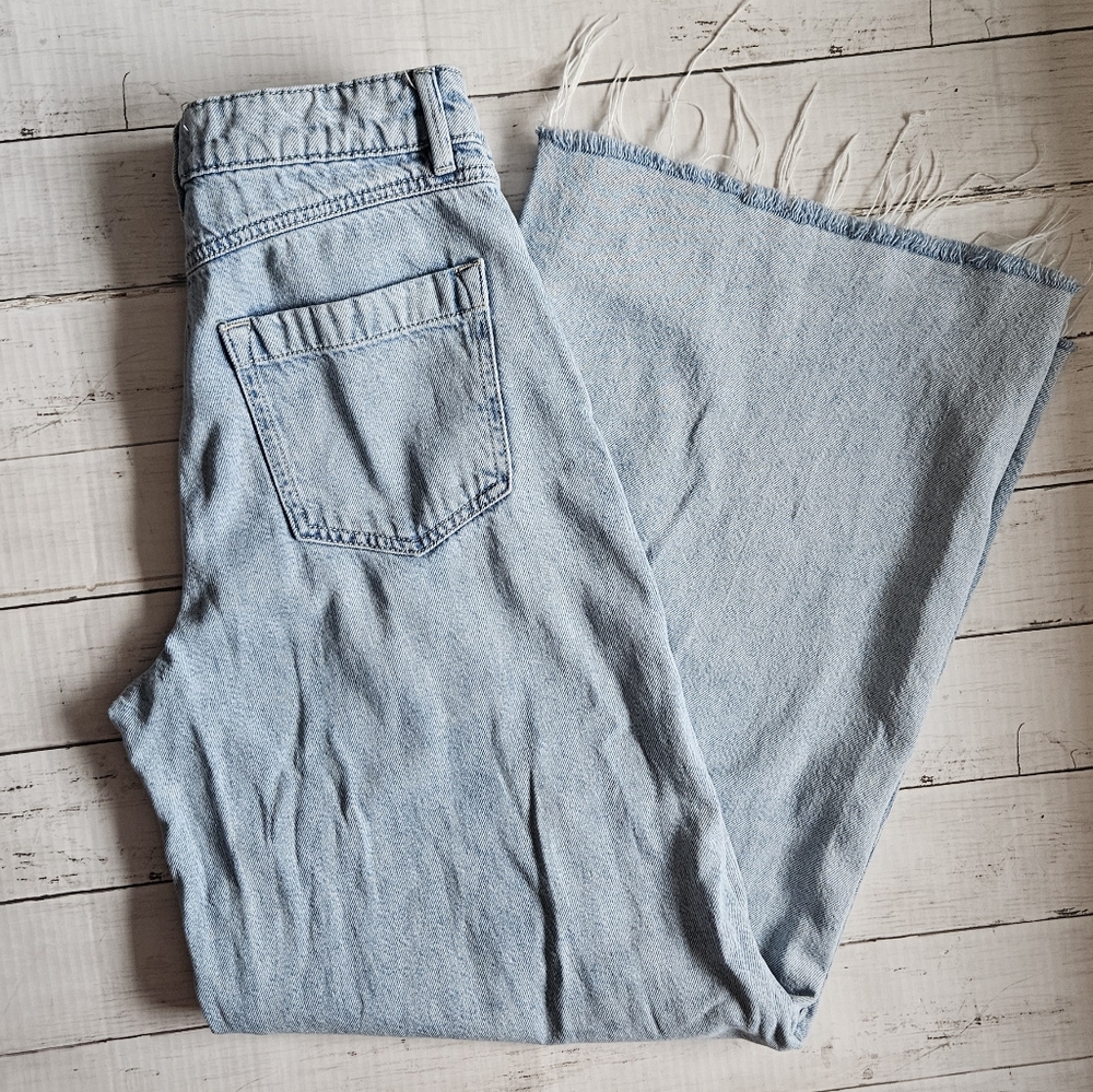 Forever 21 Wide‎ Leg High Rise Light Wash Jeans Size 27